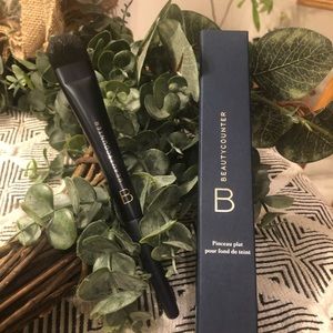 NIB-Beautycounter Flat Complexion Brush